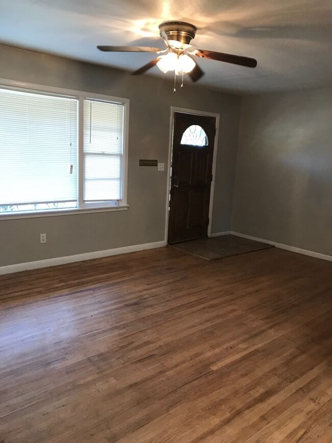 Building Photo - Pre Leasing for Fall 2026! 4/2 in Medical District!