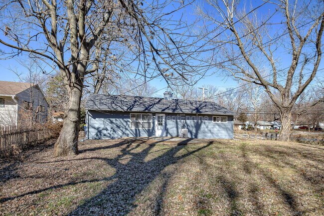 Building Photo - 11201 Crystal Ave