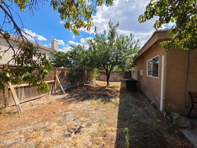 Building Photo - 5175 Capri Ct