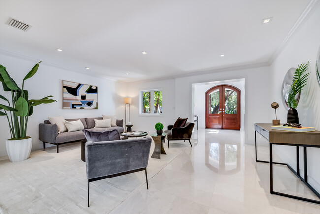 Building Photo - 6925 Tordera St