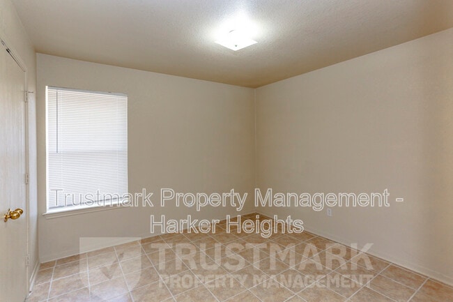 Building Photo - 932 Maplewood Dr