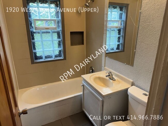 Building Photo - 1920 W Vienna Ave