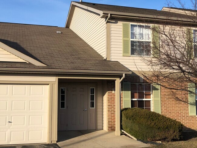 Primary Photo - 928 N Village Dr