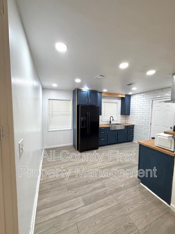 Building Photo - 1623 Sherrill Dr