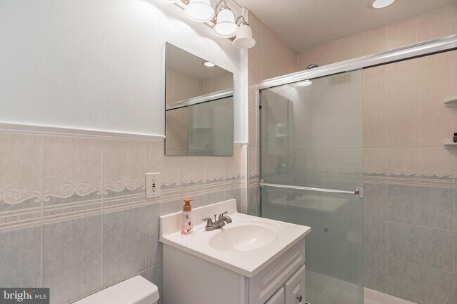 Building Photo - 121 Newport Bay Dr