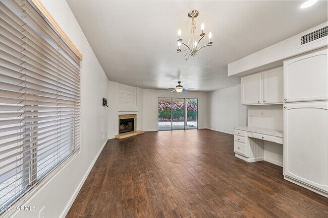 Building Photo - 921 W Sun Coast Dr