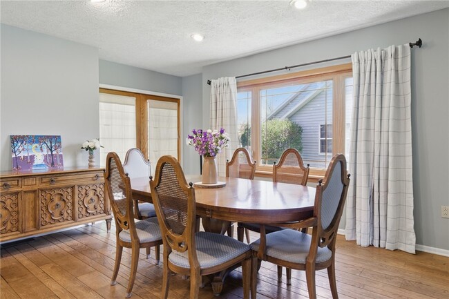 Building Photo - 12 White Oak Bend