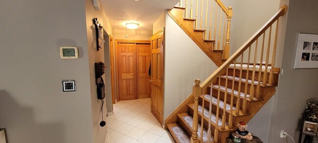 Building Photo - 6 Albergo Ct