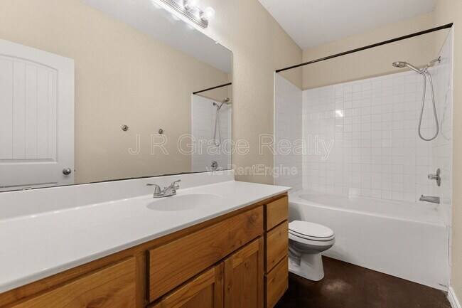 Building Photo - 120 Flat Creek Dr