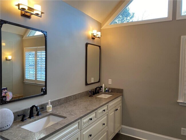 Building Photo - 1602 Chadwick Ridge Dr NW
