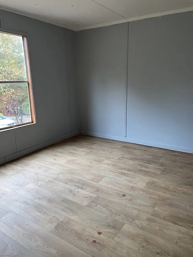 Building Photo - 2 Bedroom 1 Bathroom