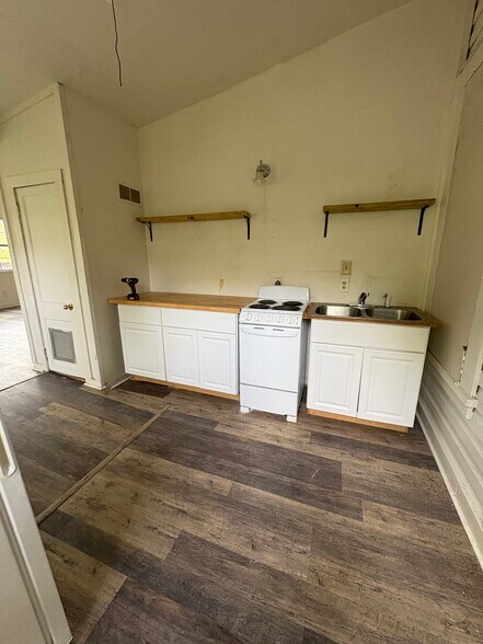 Building Photo - 422 Spofford Ave