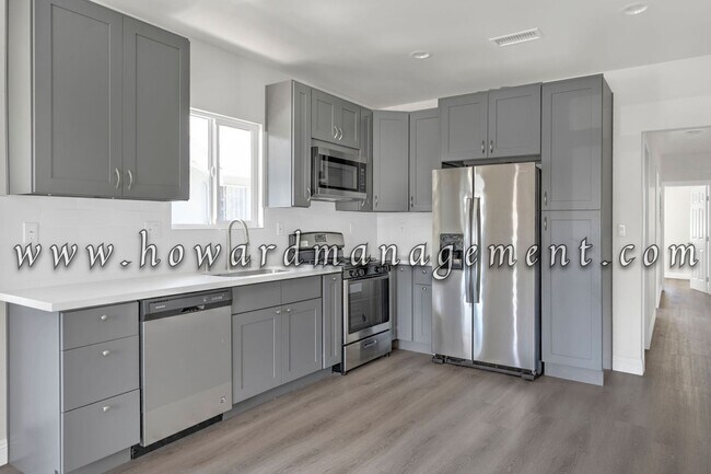 Building Photo - 1507 W 50th St