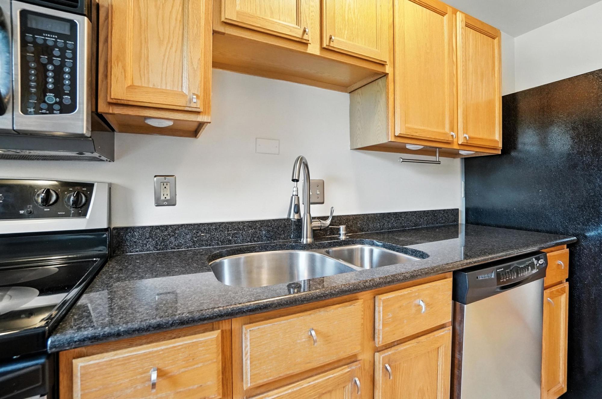 Building Photo - 2270 Madison Rd