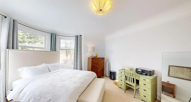 Building Photo - 1914 Pine St