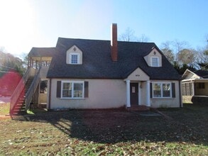 Building Photo - 1404 Maple St