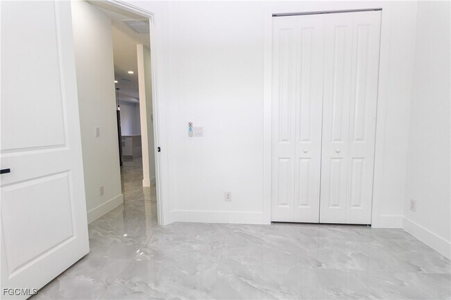 Building Photo - 843 Duplex St E