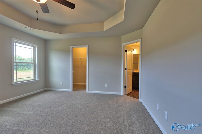 Building Photo - 152 Heritage Way Dr