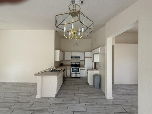 Building Photo - 8563 W Mission Ln