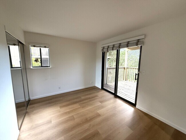 Building Photo - PENDING WITH ACCEPTED APPLICATION - LARGE ...