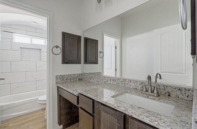 Building Photo - 905 Louisiana Downs Ave