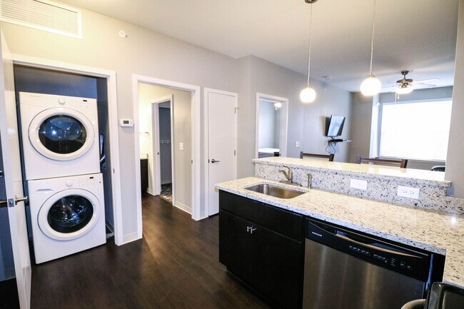 Interior Photo - South Street Station