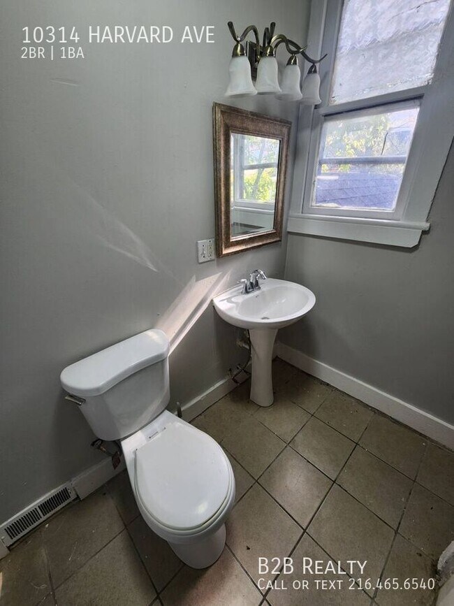 Building Photo - 10314 Harvard Ave