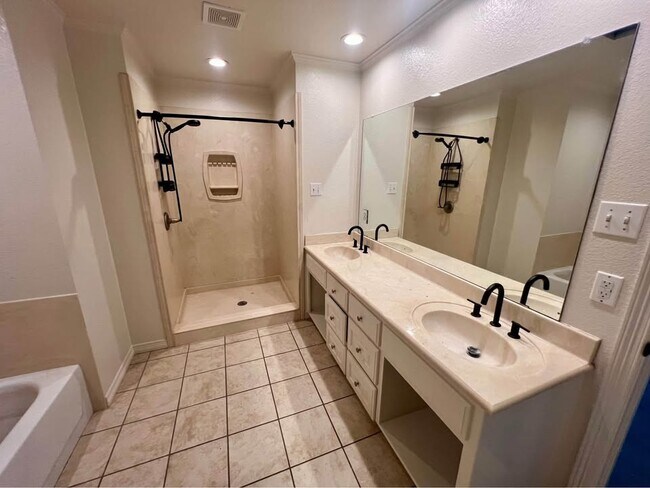Building Photo - 10605 Rayburn Way
