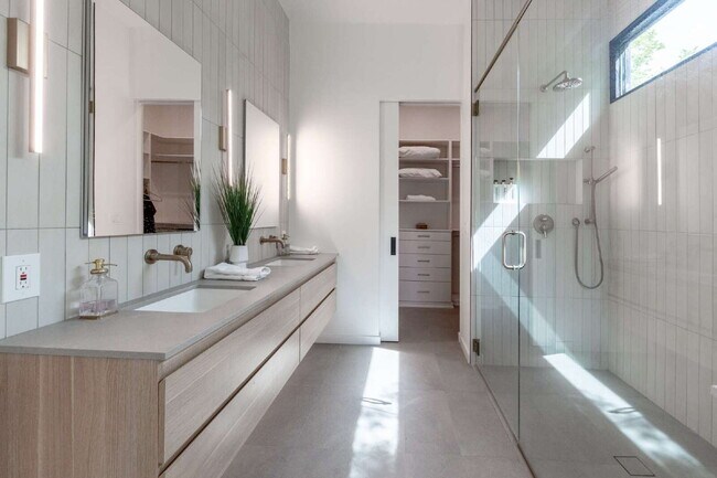Building Photo - Modern Luxury Rental with Unobstructed Fla...