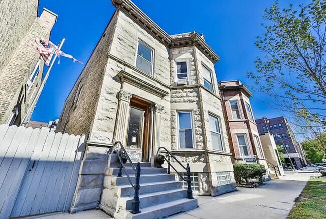 Primary Photo - 1606 W Waveland Ave
