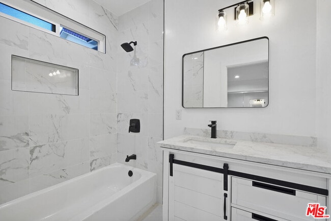 Building Photo - 914 Evergreen St