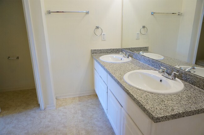 Building Photo - 2514 Hawks Rd