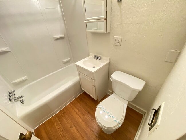 Building Photo - Spacious 3-Bedroom Home!