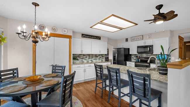 Building Photo - 15390 Paddington Cir