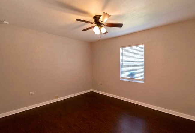 Building Photo - 3212 Wenz Ave