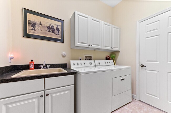 Building Photo - 9220 Short Chip Cir