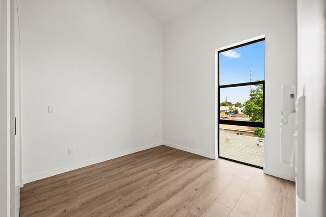 Building Photo - 2664 L St
