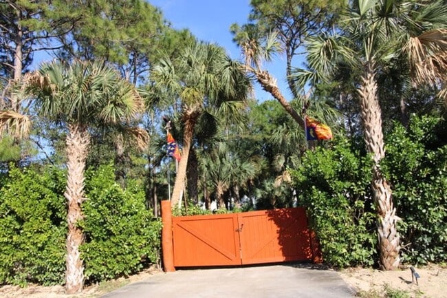 Building Photo - 930 Rambling Dr Cir