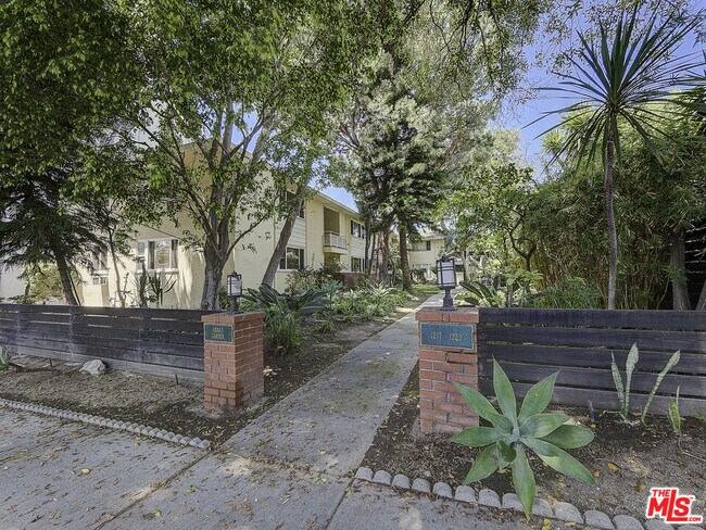 Building Photo - 1217 N Crescent Heights Blvd