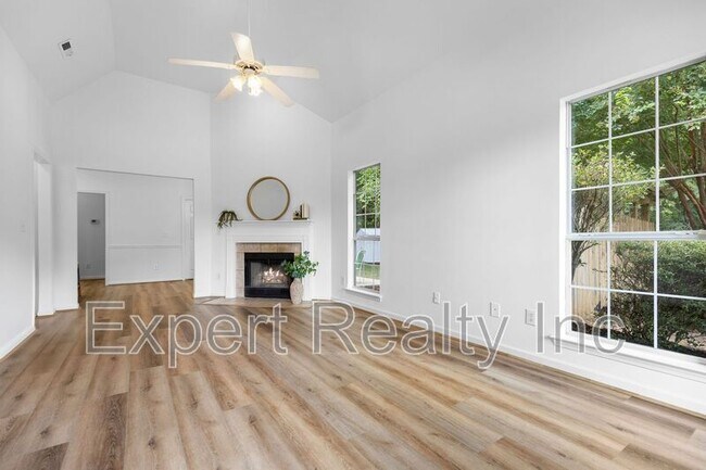Building Photo - 9305 Brook Forest Cir