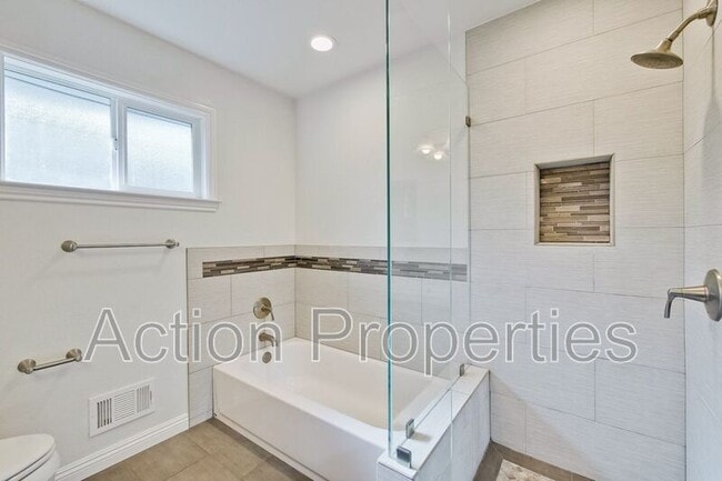 Building Photo - 1650 Goldfinch Way