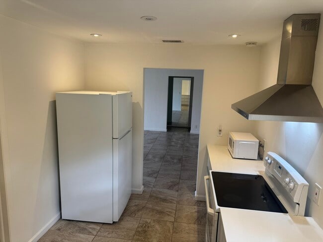 Building Photo - 100 NW 27th St