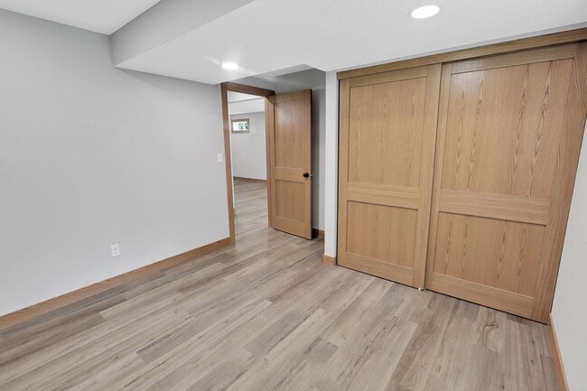 Building Photo - 3+ Bedroom Home in Quiet Neighborhood