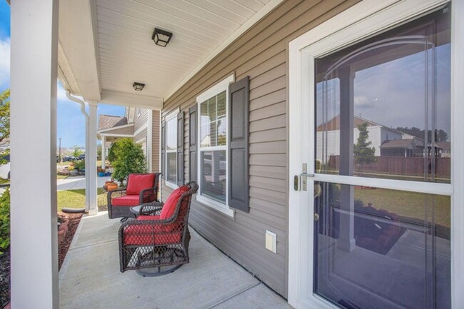 Building Photo - Beautiful Traditional Home with Downstairs...