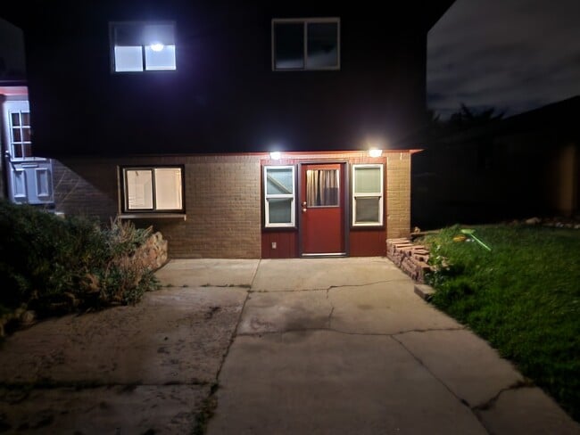 Building Photo - 920 Laurel St