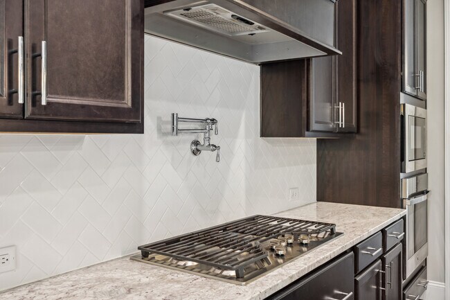 Building Photo - 405 Gilpin Way