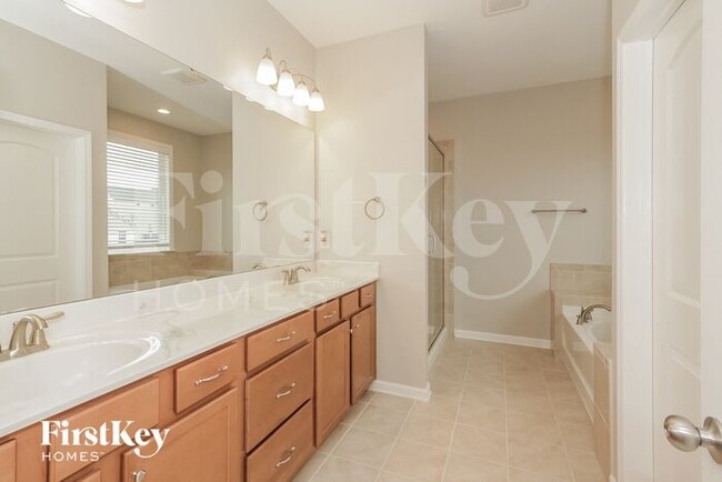 Building Photo - 7724 Meridale Forest Dr