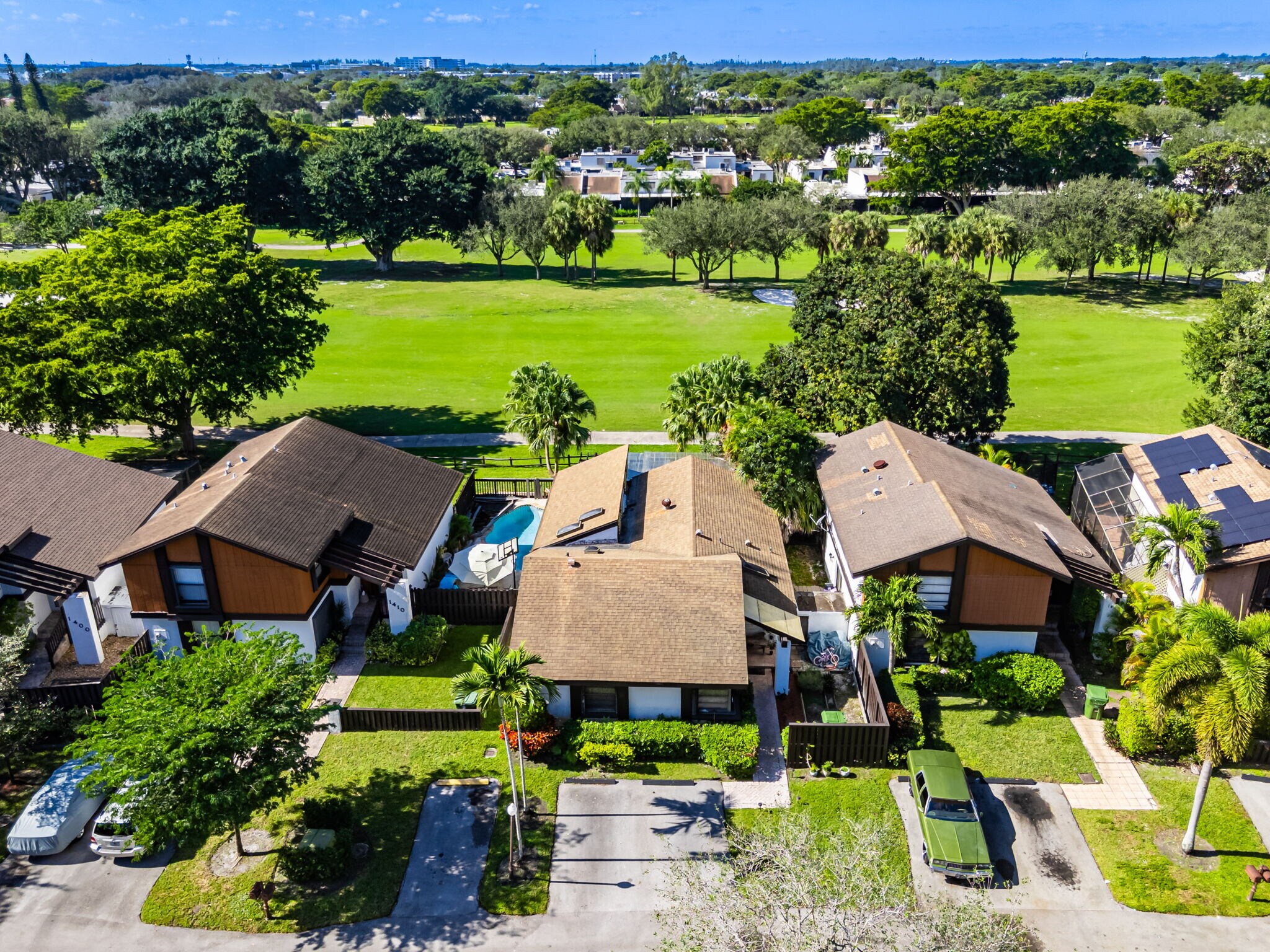 Building Photo - 1420 W Sandpiper Cir