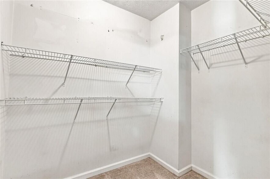 Building Photo - 3063 Kentmere Dr