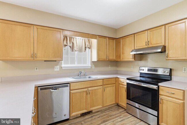 Building Photo - 251 N Caroline Pl